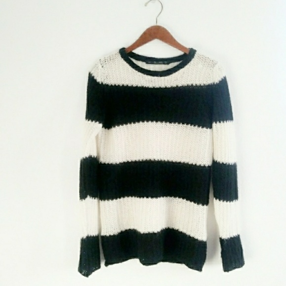 Zara Sweaters - Zara knit black and white sweater